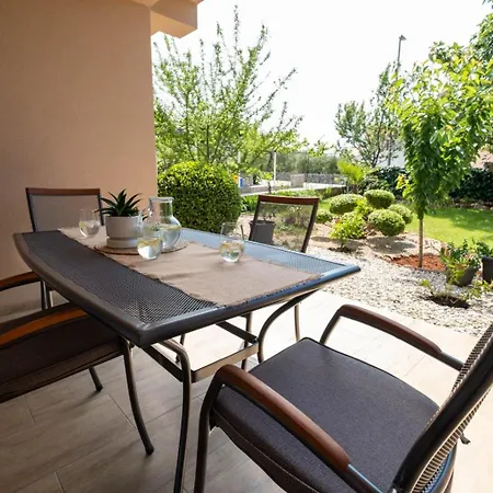 Estrella Apartment *